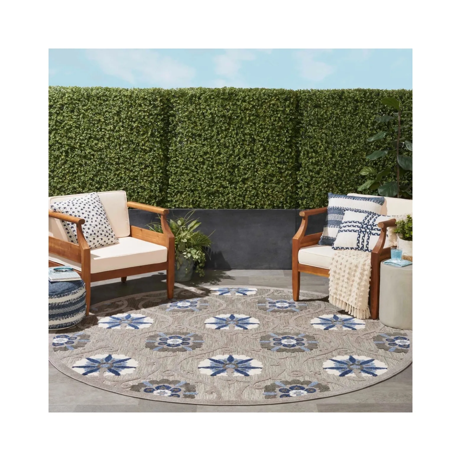 7'10" Round Area Rug