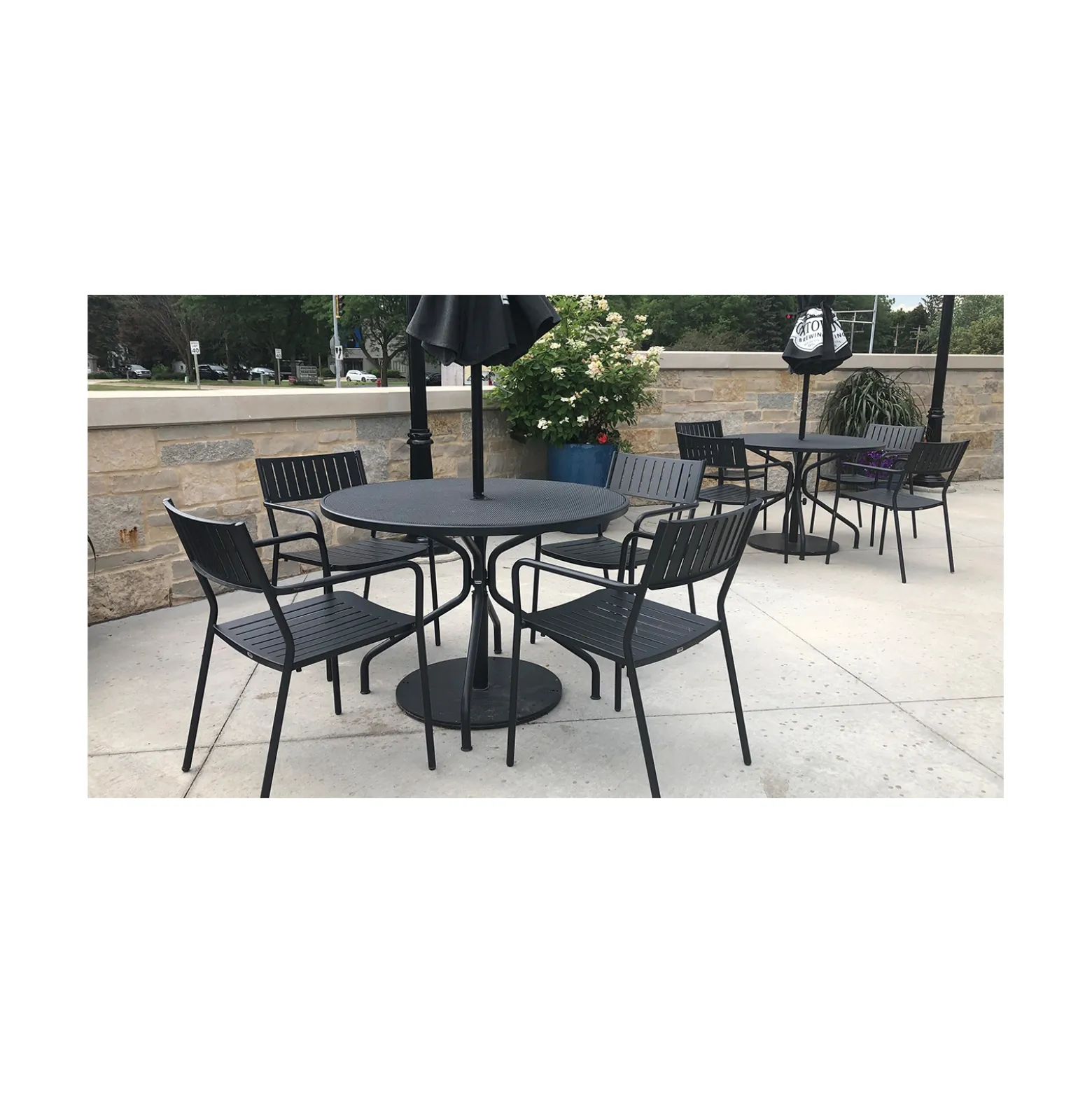 Cambi 36" Round Umbrella Table