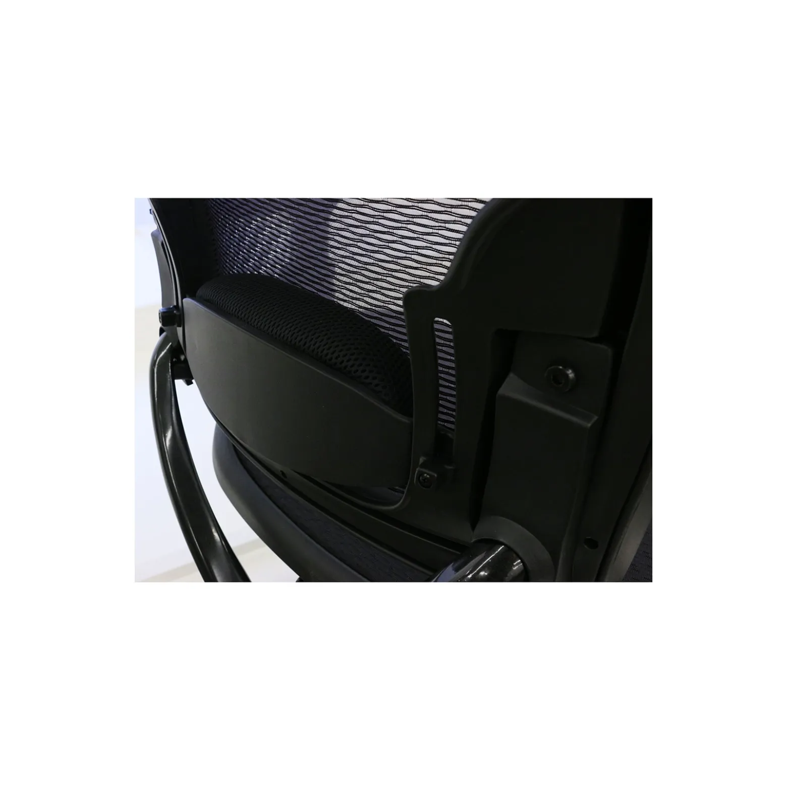 Ergonomic Chair with Leather Seat and Mesh Back