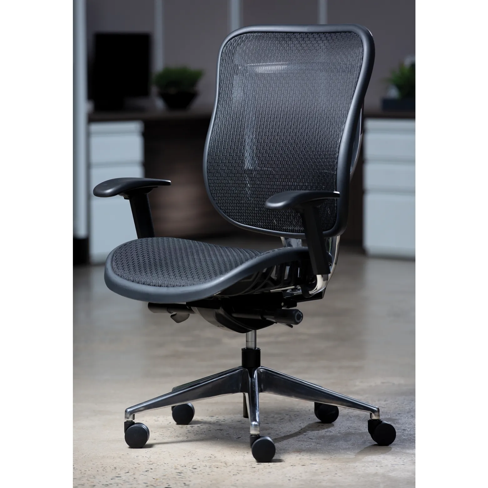 Executive High Back Mesh Chair with Aluminum Frame