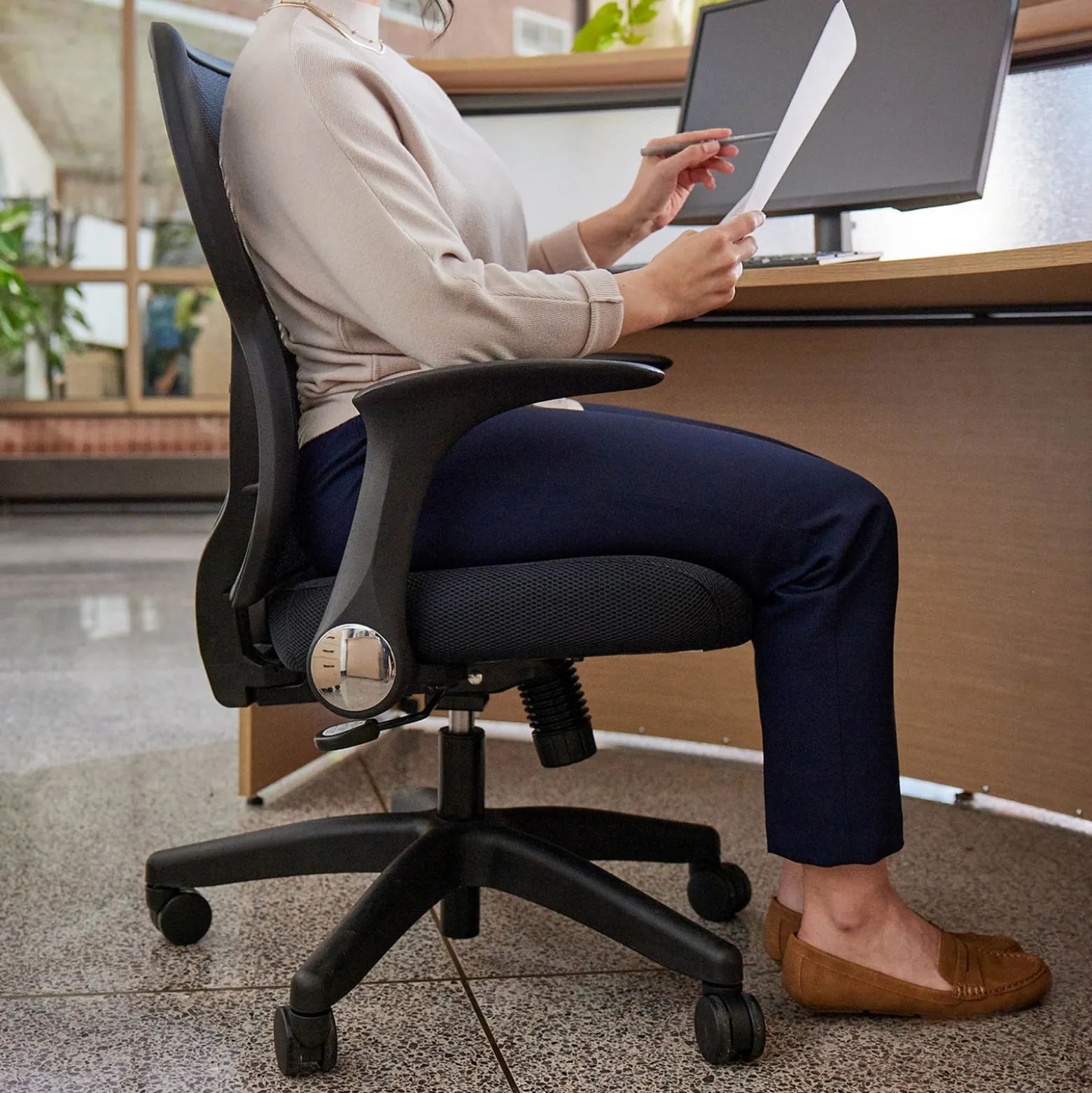 Linear Mesh Office Computer Ergonomic Chair with Memory Foam