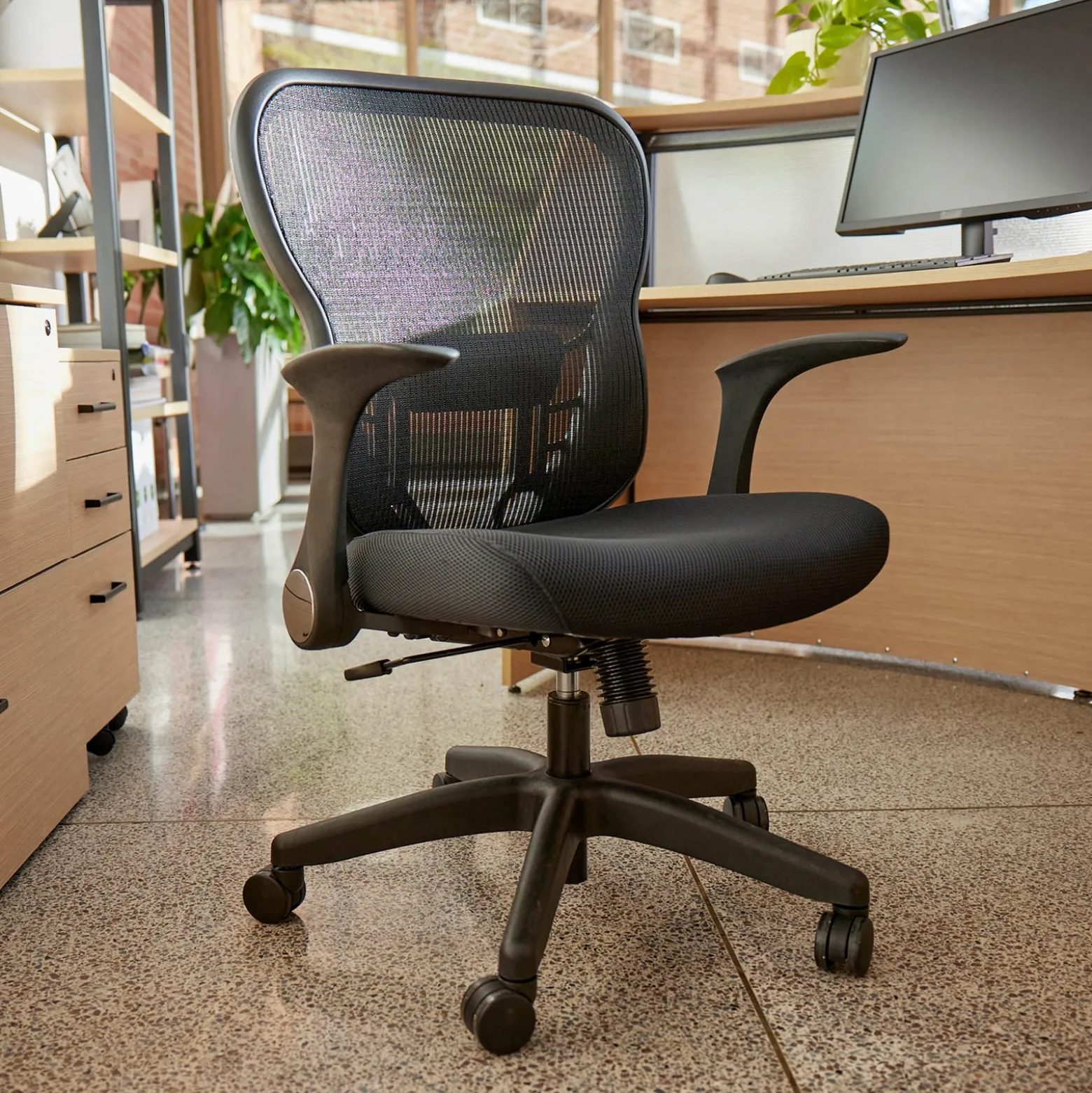 Linear Mesh Office Computer Ergonomic Chair with Memory Foam
