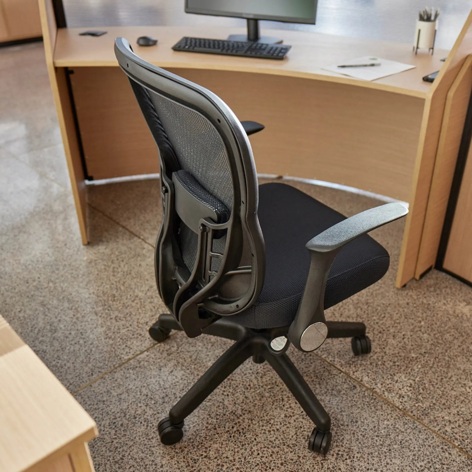 Linear Mesh Office Computer Ergonomic Chair with Memory Foam