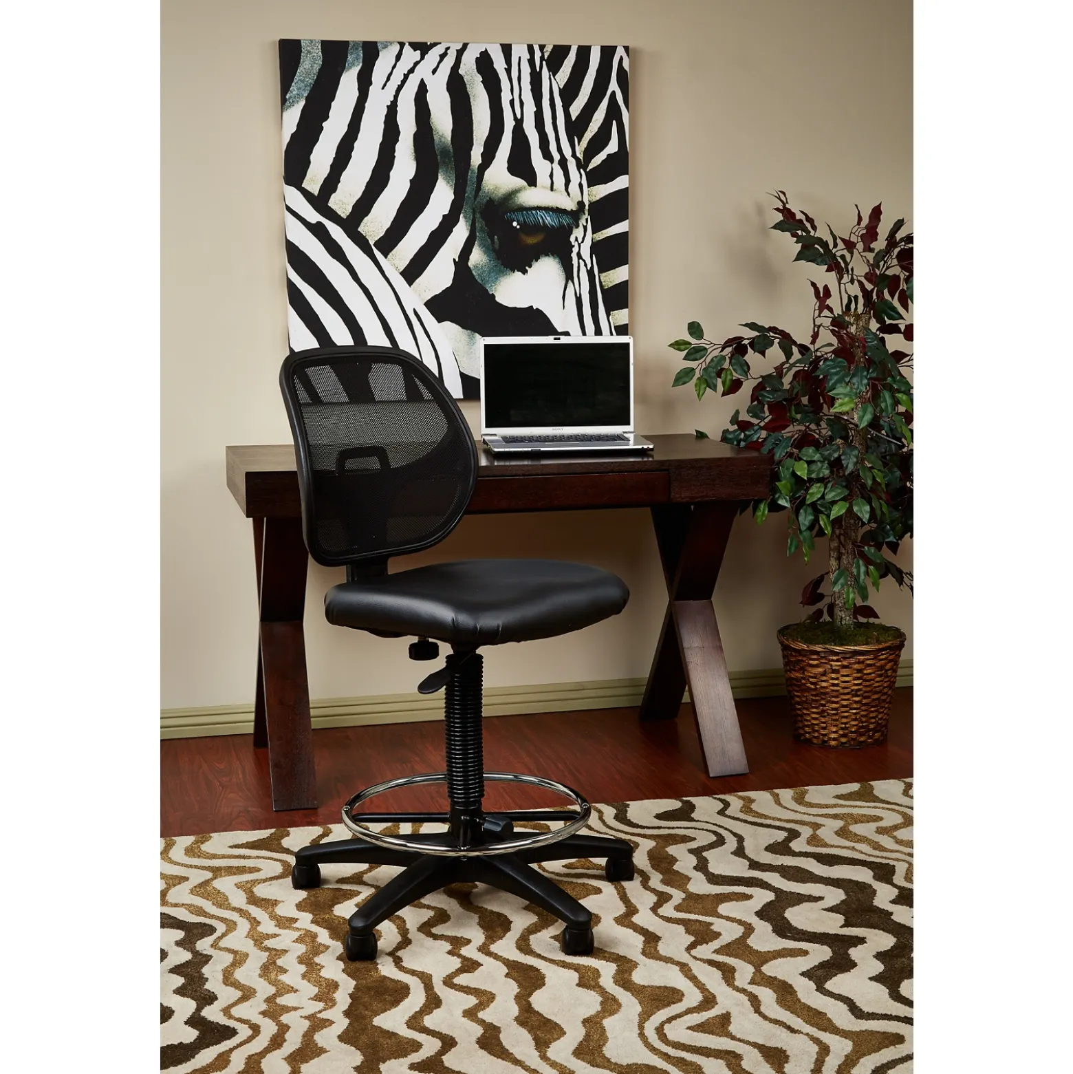 Mesh Back Stool with Vinyl Seat
