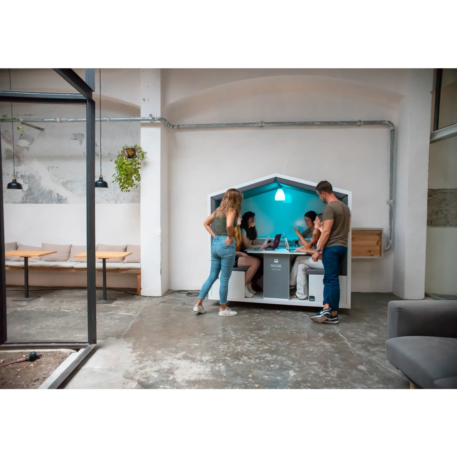 Nook Huddle Pod