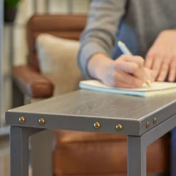 Rivet Pull Up Table - 10
