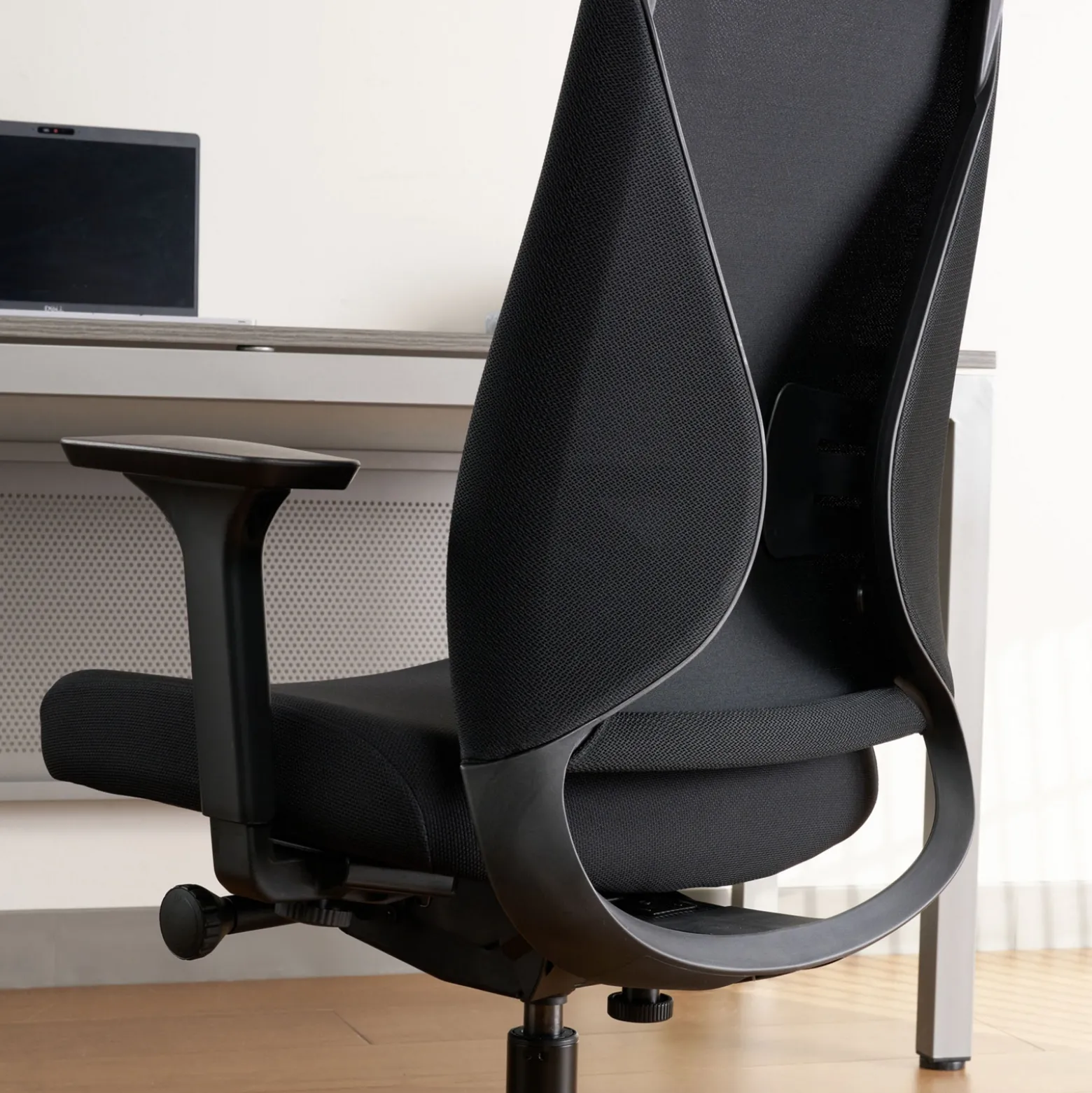 Tux Multifunctional Manager Chair