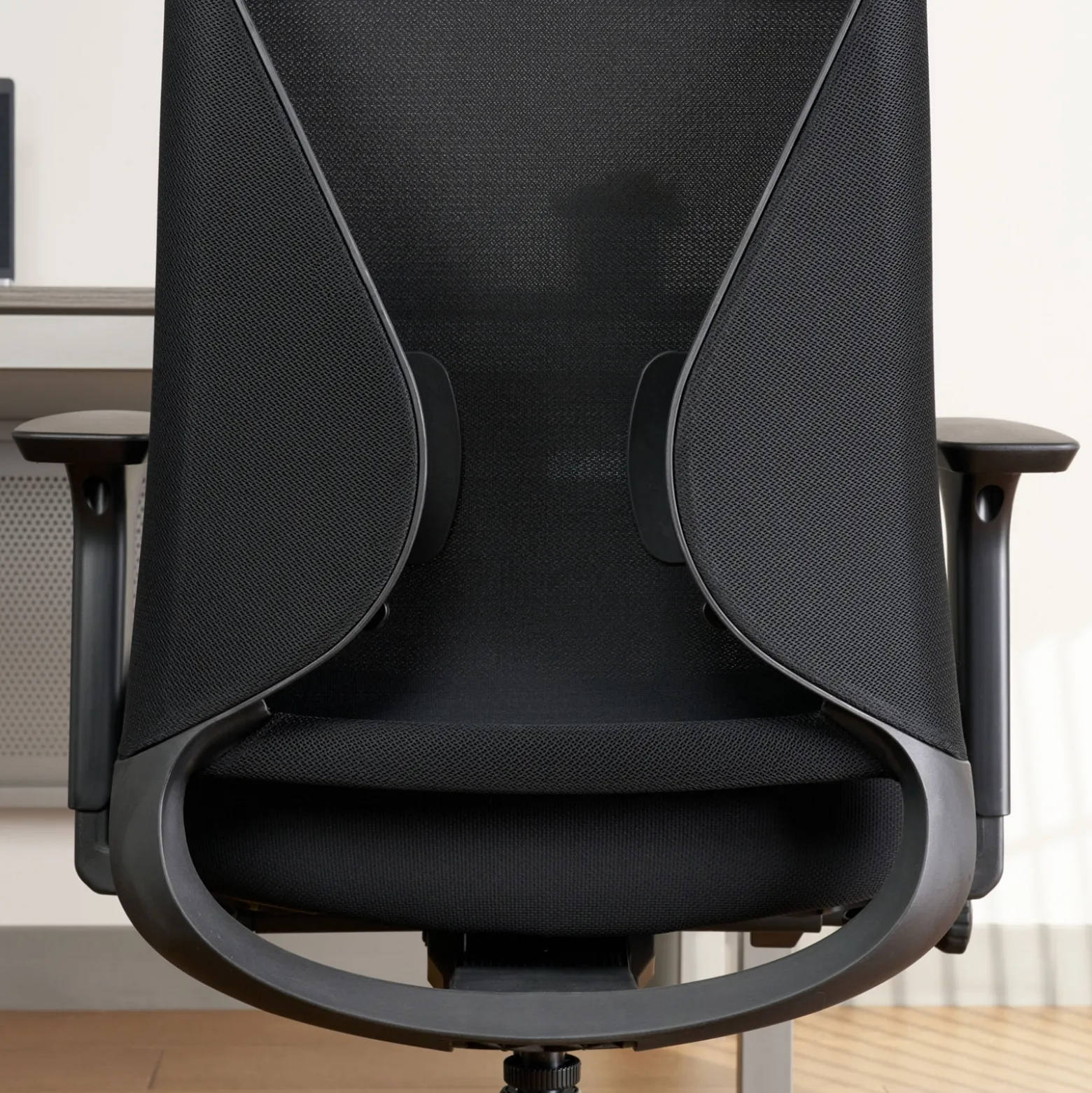 Tux Multifunctional Manager Chair