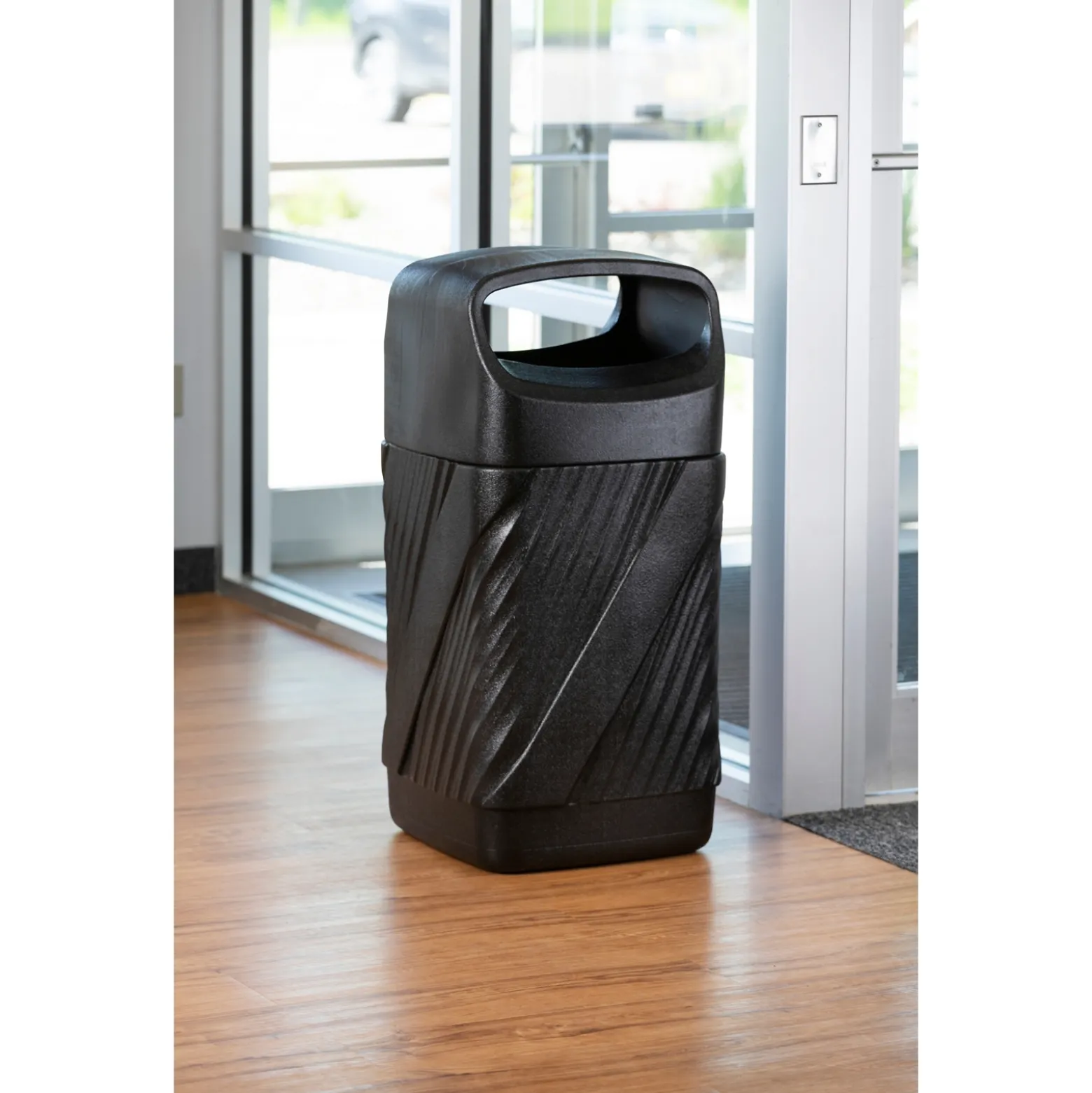 Waste Receptacle, Indoor and Outdoor Closed Top- 32 Gallon